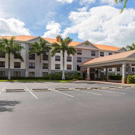 La Quinta By Wyndham Bonita Springs Naples North Hotel Exterior photo