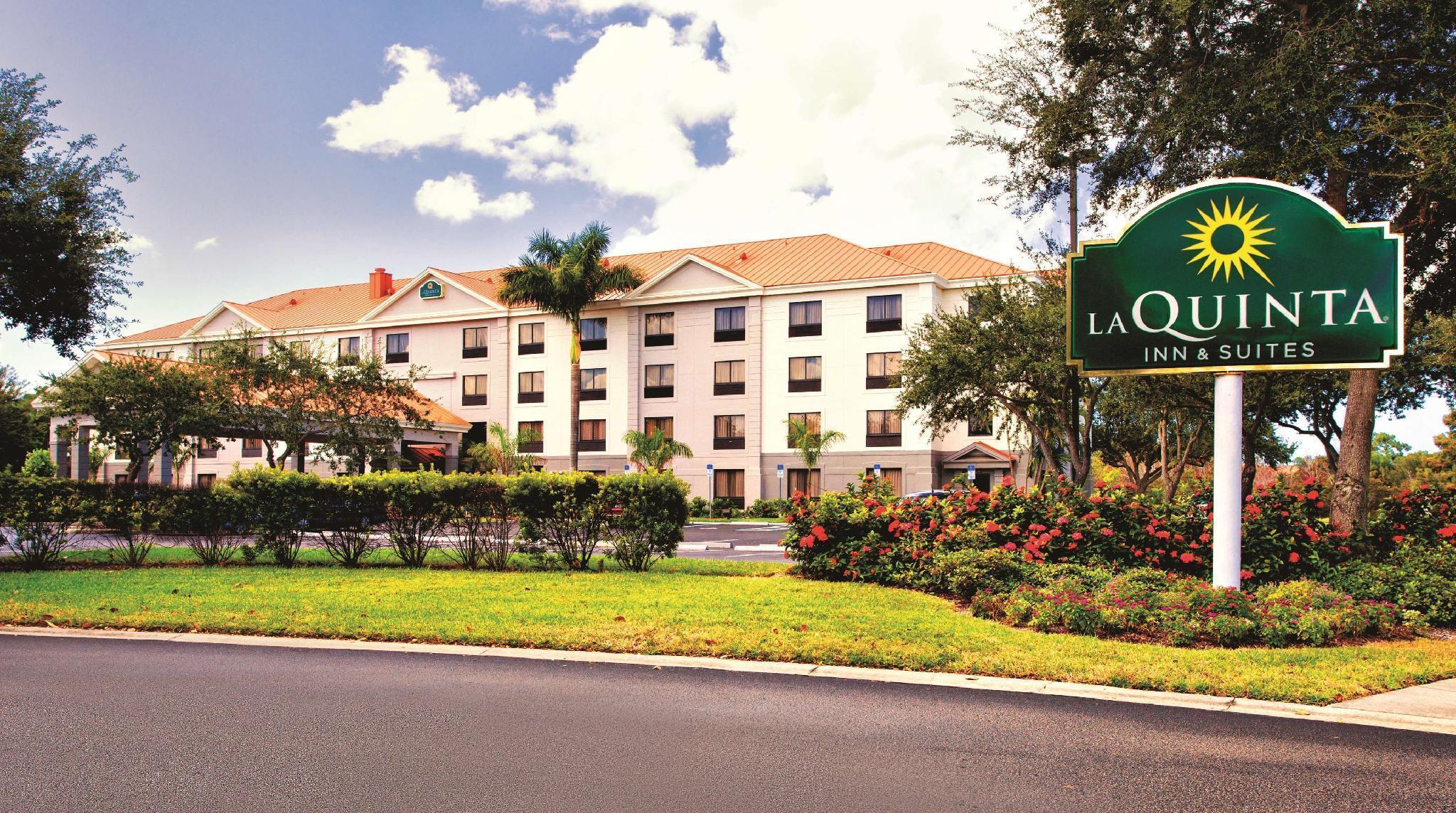 La Quinta By Wyndham Bonita Springs Naples North Hotel Exterior photo