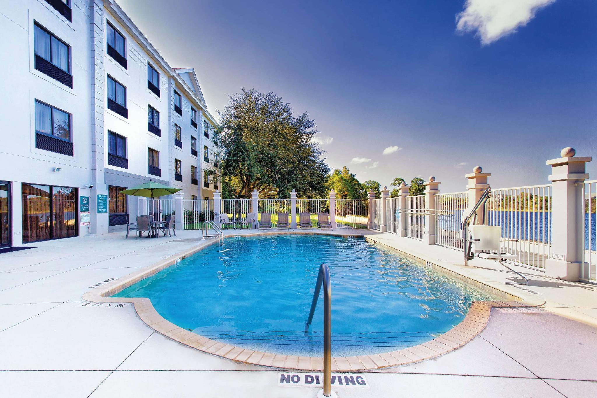 La Quinta By Wyndham Bonita Springs Naples North Hotel Exterior photo