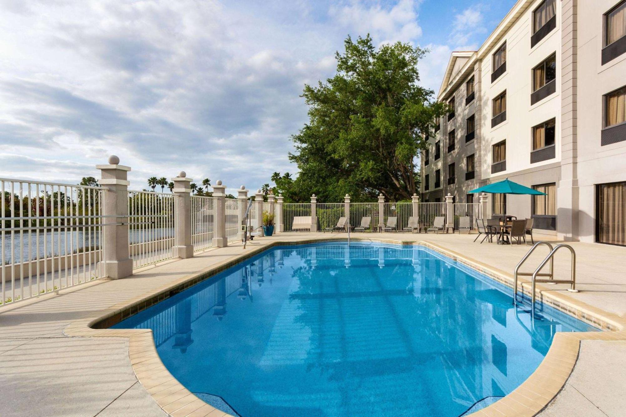 La Quinta By Wyndham Bonita Springs Naples North Hotel Exterior photo