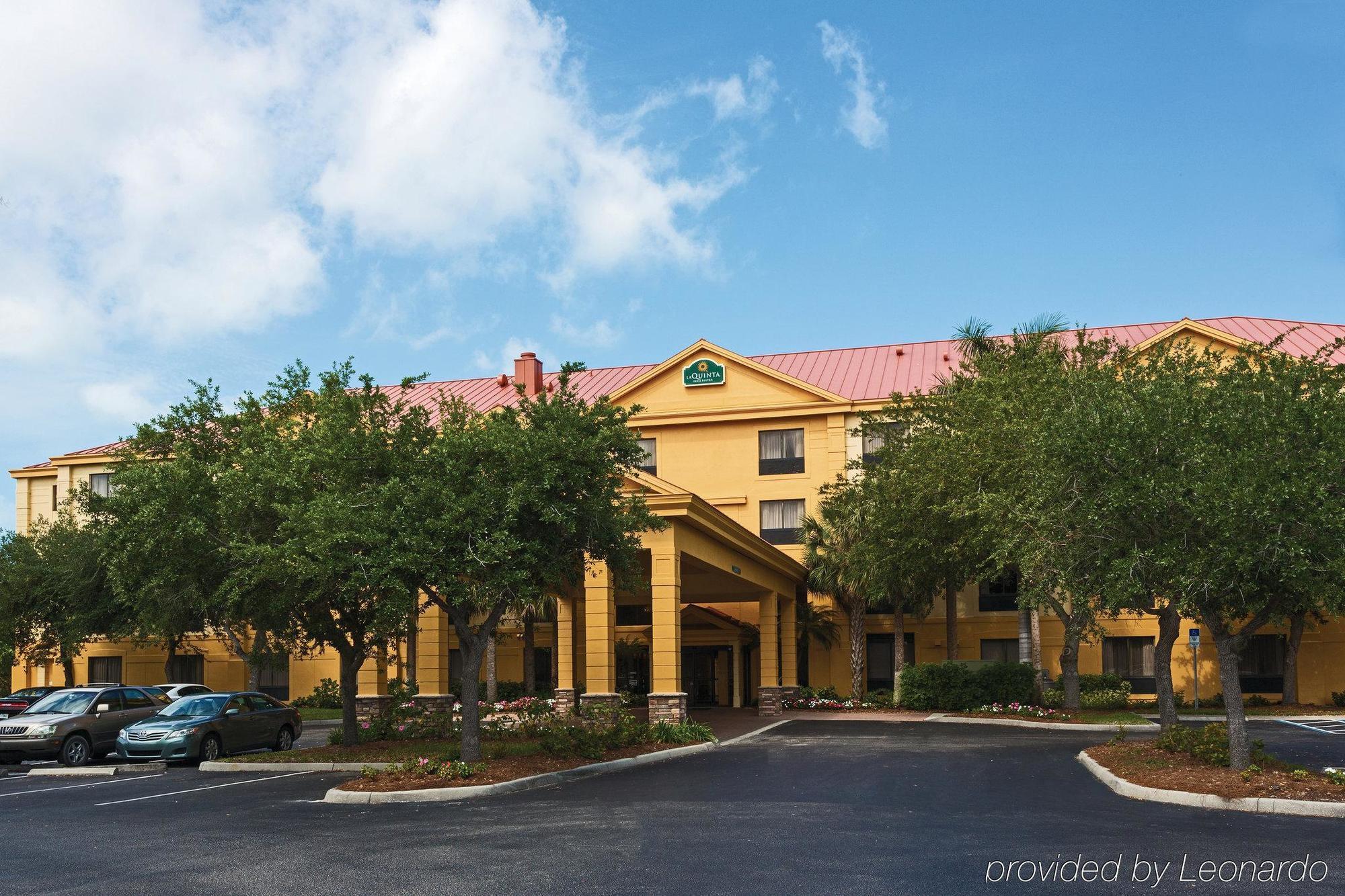 La Quinta By Wyndham Bonita Springs Naples North Hotel Exterior photo