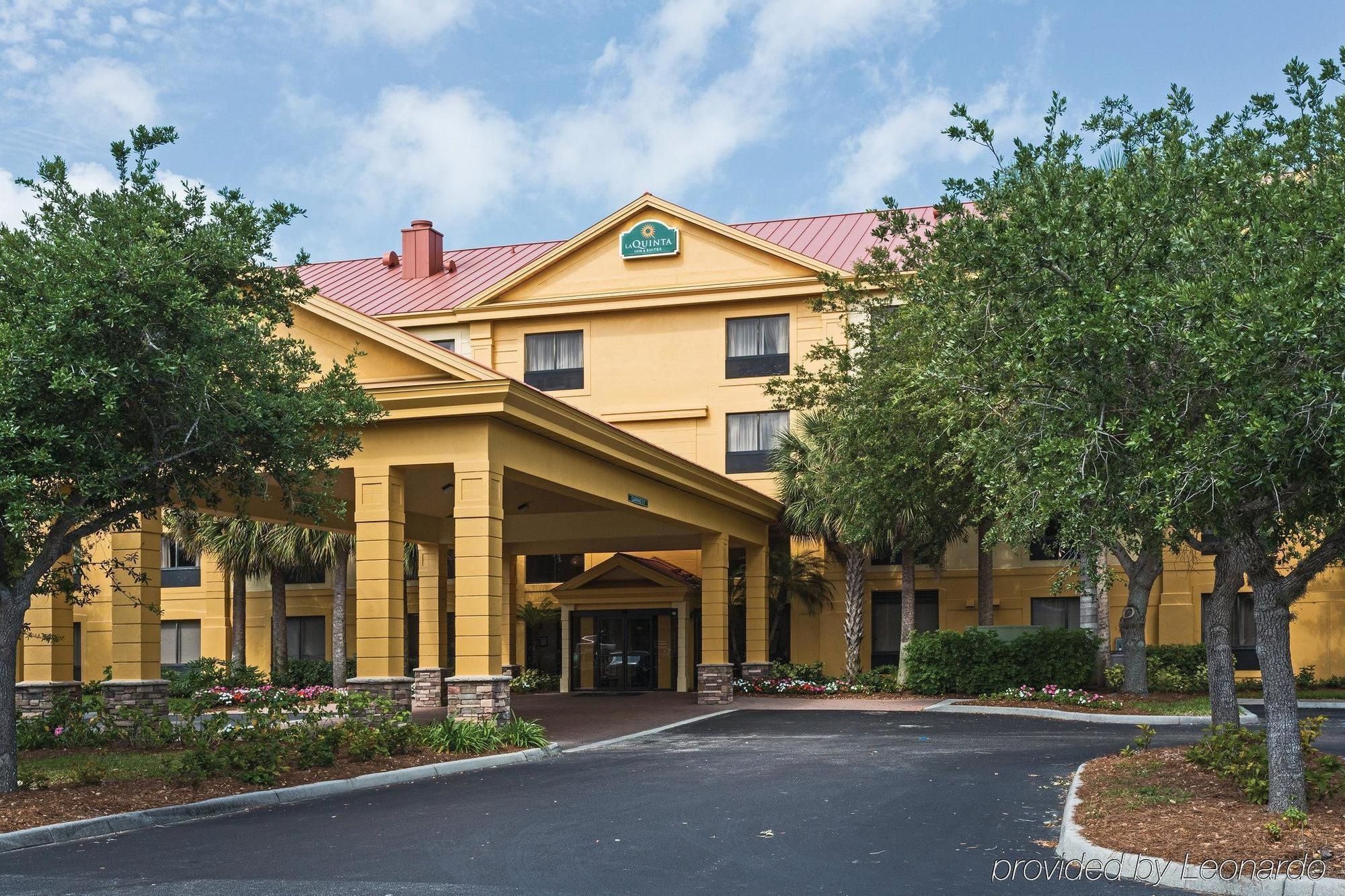 La Quinta By Wyndham Bonita Springs Naples North Hotel Exterior photo