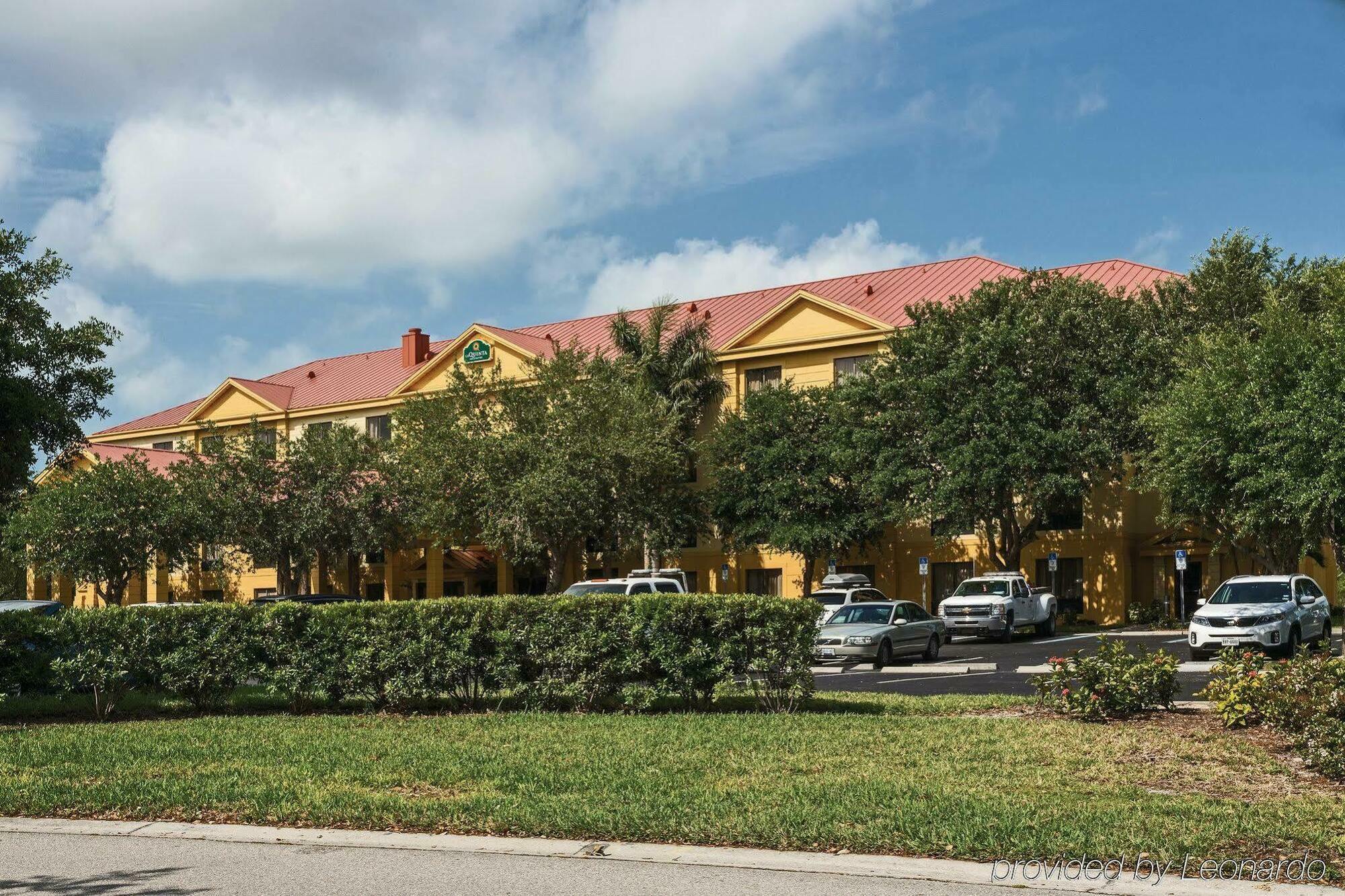 La Quinta By Wyndham Bonita Springs Naples North Hotel Exterior photo