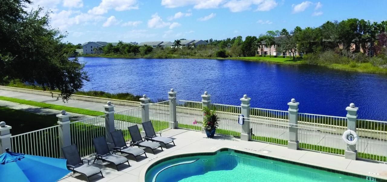 La Quinta By Wyndham Bonita Springs Naples North Hotel Exterior photo